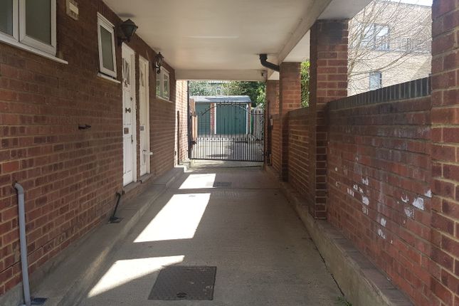 Parking/garage to rent in Bittacy Hill, Mill Hill