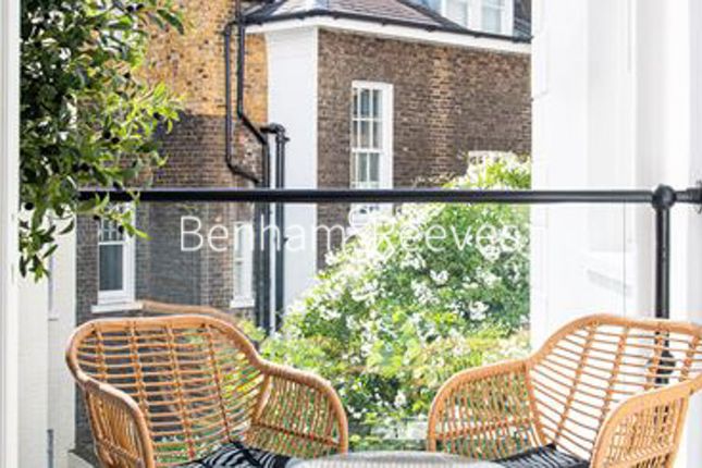 Flat to rent in Prince Of Wales Terrace, Kensington