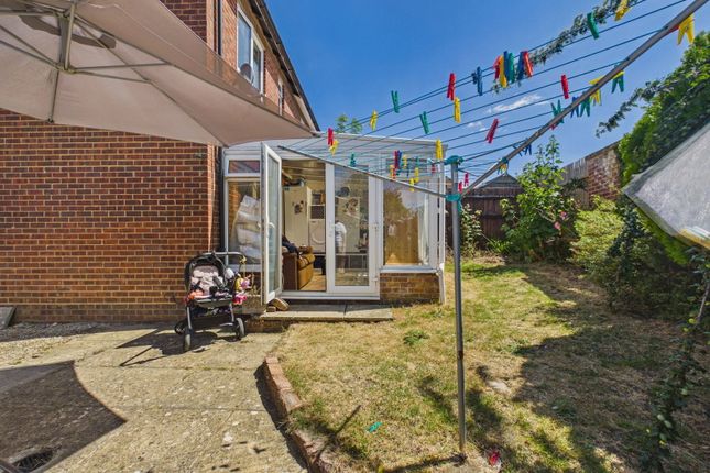 82, Highgrove Close, Calne photo 2
