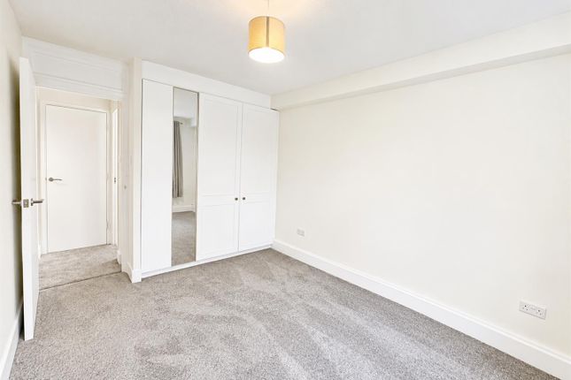 41 Grovebury Court, Chase Road, London photo 5
