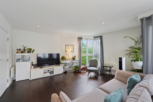 A Modern Riverside 2 Bedroom Flat In Brentford With A Balcony, Gym And Secure Underground Parking