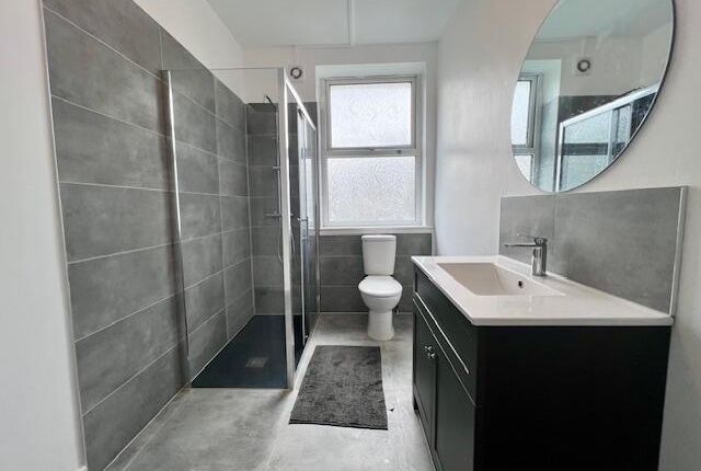 Bright And Modern Bathroom Suite Featuring A Spaci...