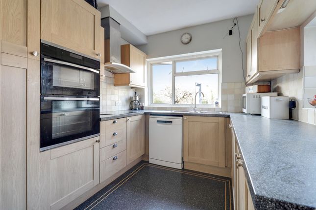 7 Hinchley Way, Esher photo 4