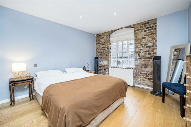 Flat to rent in Brook Mews North, London