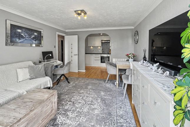 32, Gandon Vale, High Wycombe photo 4