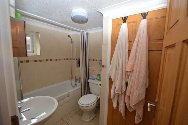 4, Northcote, Addlestone photo 4