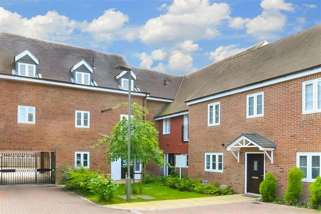 Thumbnail Flat for sale in Dover Road, Tadworth, Surrey