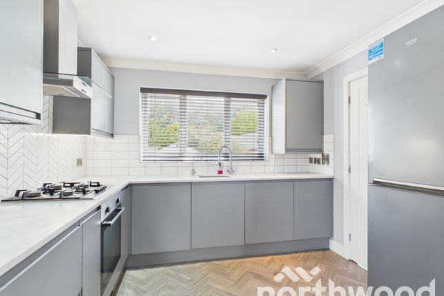 2B, Chichester Close, Ashford photo 5