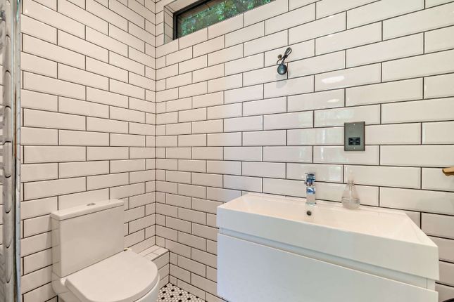 Pool Shower Room