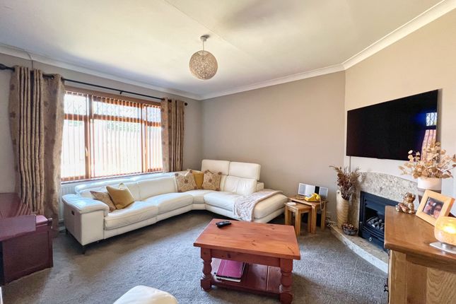 32 Hillcrest, Bridgend photo 2
