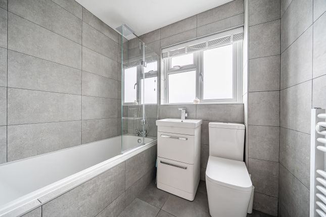 5, Blackberry Drive, Eastleigh photo 4