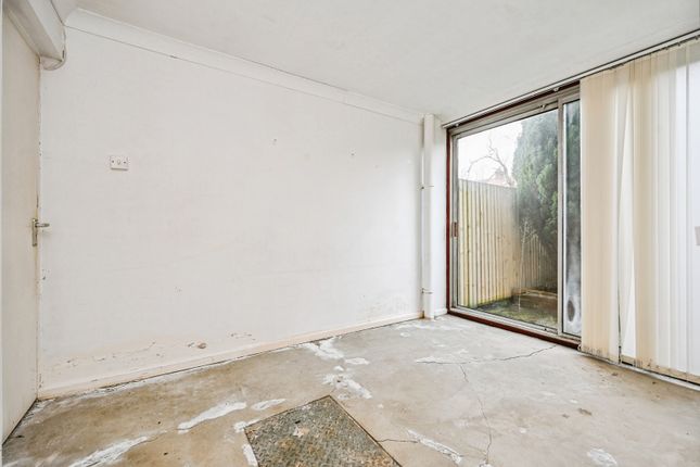 10, Handley Court, Merseyside photo 3