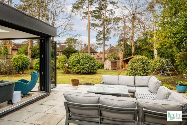 9, Nicholas Gardens, Woking photo 3