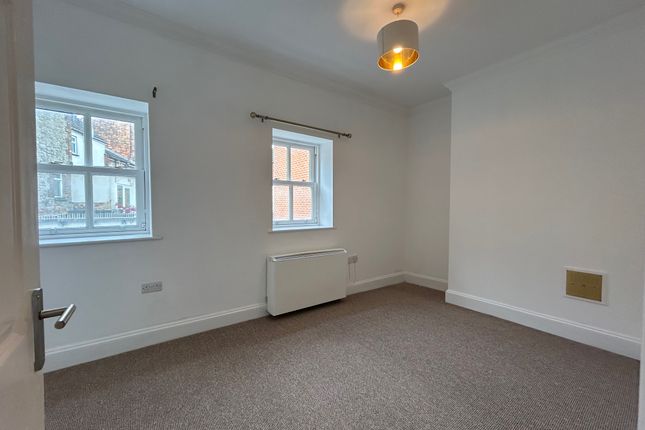 Flat to rent in Cricklade Street, Swindon