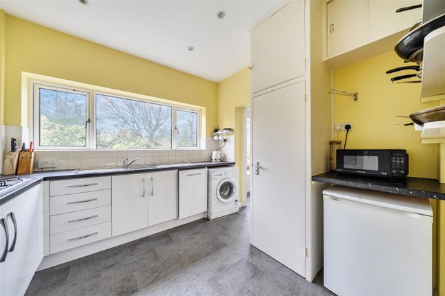 1, Curlew Crescent, Bedford photo 4