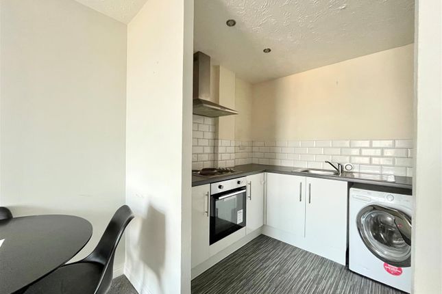 10 Lower Vickers Street, Manchester photo 3