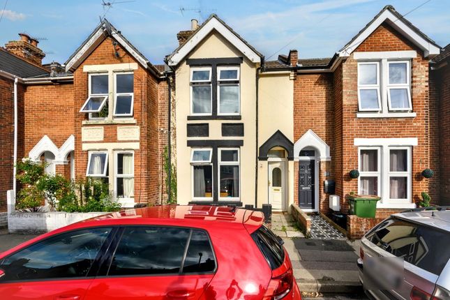 5-bed terraced on 70, Dutton Lane, Eastleigh, £230,000