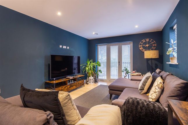 Flat for sale in Buckingham Road, Epping