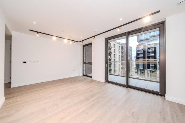 Flat to rent in Sienna House, 250 City Road, London
