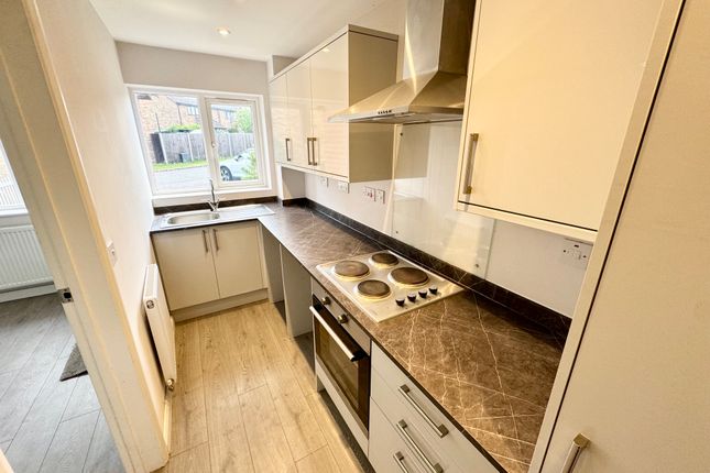 9, Woodger Close, Guildford photo 2