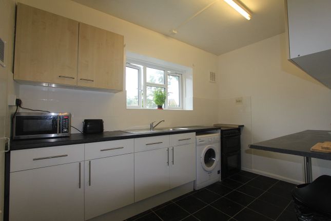 Rokeby House, Lochinvar Street, London photo 2