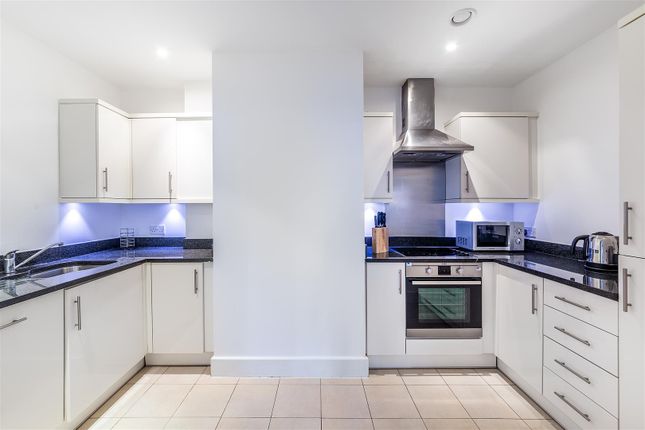 5, Gooch House, Glenthorne Road, London photo 4