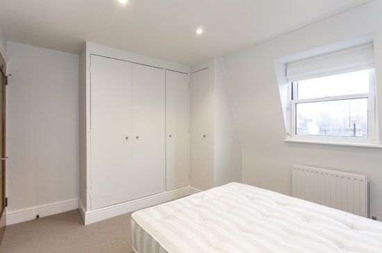 Flat to rent in Ivor Place, London