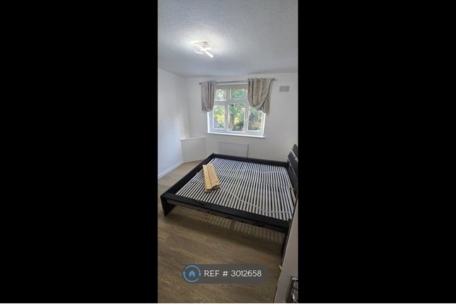 Methuen Close, Edgware photo 5