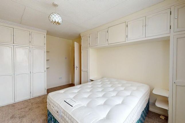 70, Cedar Road, Canterbury photo 5