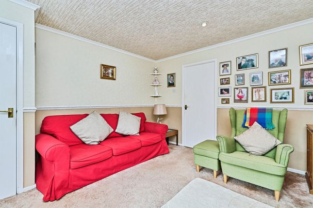 26, Hathaway Close, Willenhall photo 4