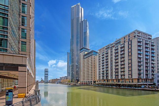 Flat to rent in Harcourt Tower, South Quay Plaza, Canary Wharf