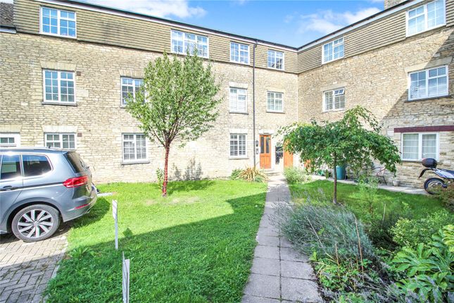 Flat to rent in Barton Court, Gloucester Street, Cirencester