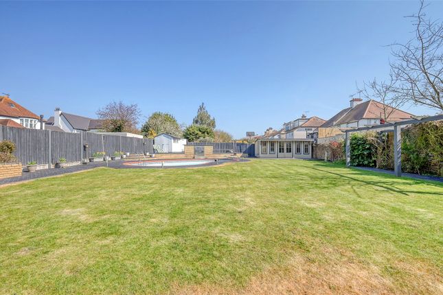 136, Thorpe Hall Avenue, Essex photo 4