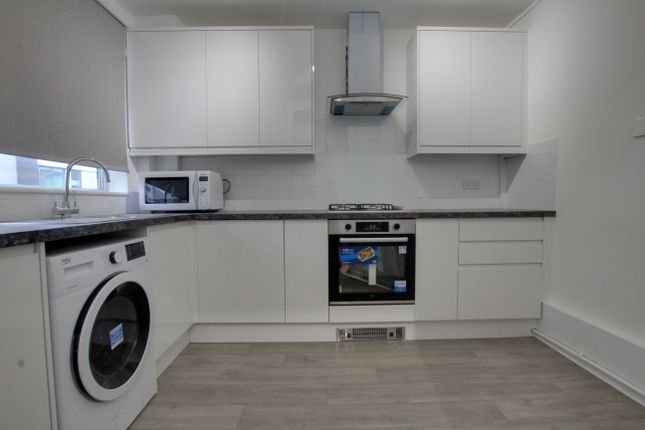 Thumbnail Flat to rent in Banner Street, London