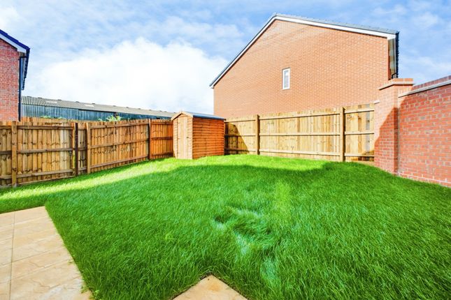 20, Wheatsheaf Close, Northamptonshire photo 3