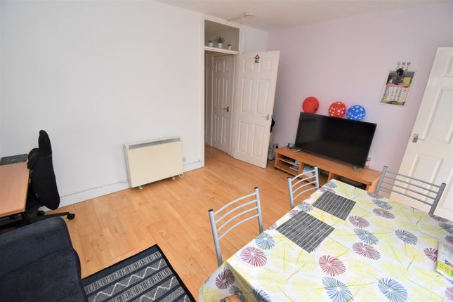 Flat for sale in Redberry Court, Charlotte Street