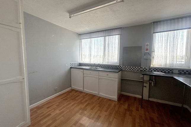 13, Williams Close, Gosport photo 3