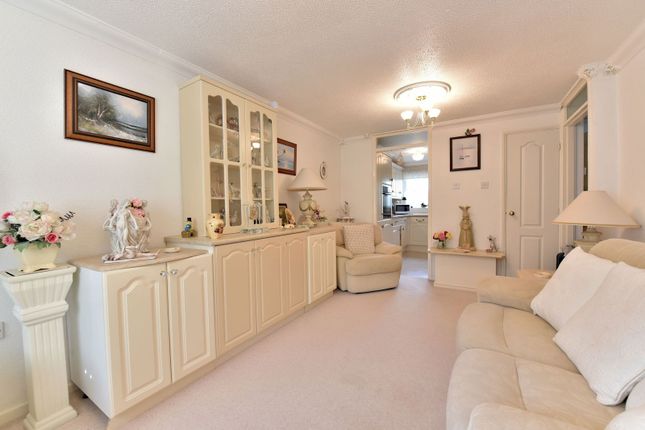 7, Dunston Close, Kingswinford photo 2