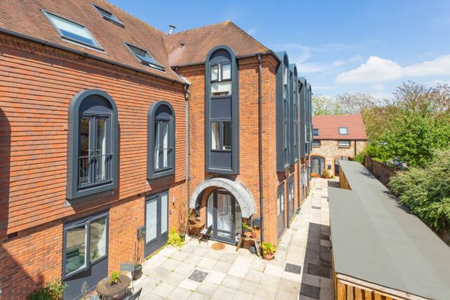 Flat for sale in Old Station Yard, Abingdon