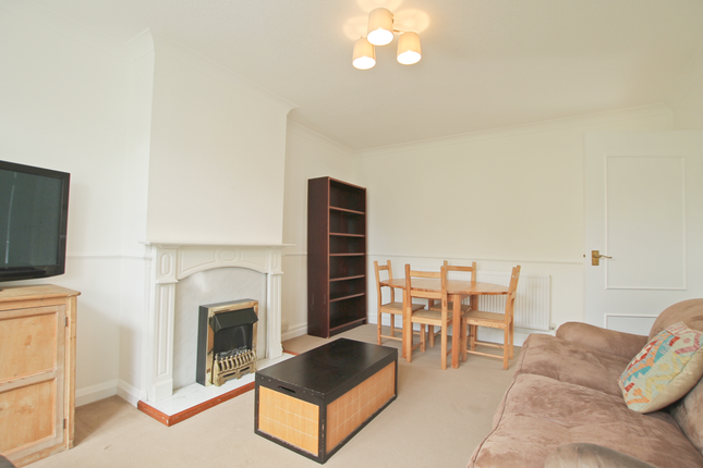 17, Barnes End, New Malden photo 4