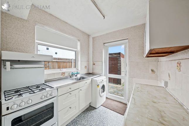 6, Burleigh Avenue, Wallington photo 4