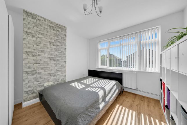 28, Arbroath Road, London photo 3