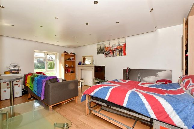 Studio for sale in Southend Road, Wickford, Essex