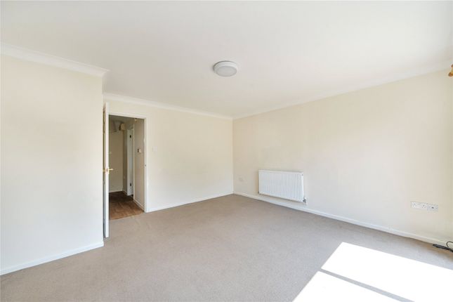 28, Stockham Close, Swindon photo 4