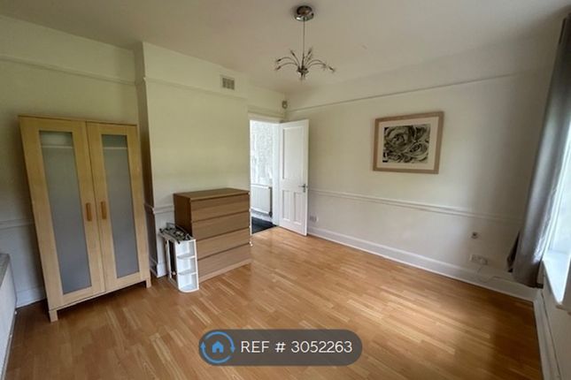 Flat, Geffery Court Mottingham Road, London photo 3