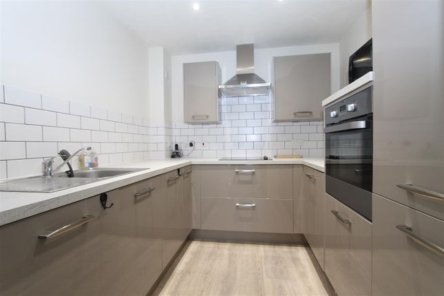 Apartment 6 Hudson Lodge, 137, Cheam Road, Sutton photo 5