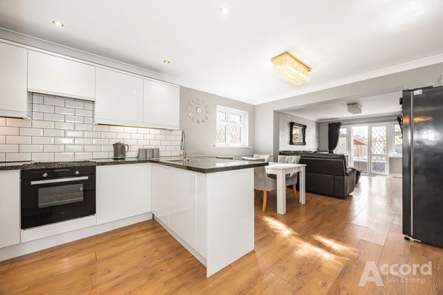 189 Hainault Road, Romford photo 3