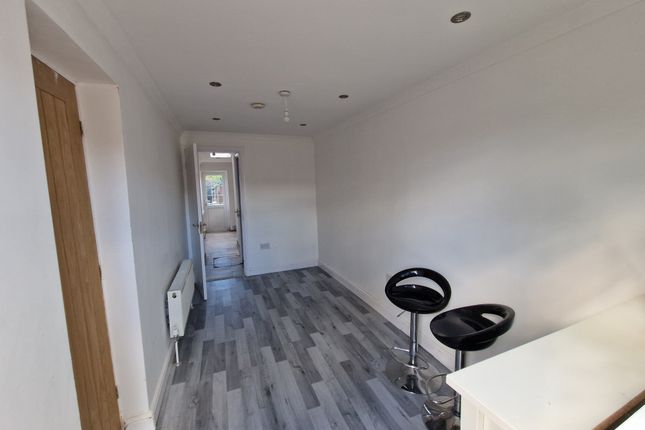 Flat to rent in Mile Road, Bedford
