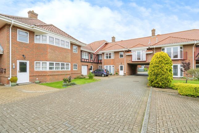 Thumbnail Flat for sale in Sutherland Court Gardens, Cromer