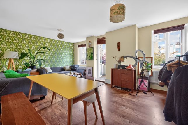 2-bed flat on Flat 10/Washbrook House, Tulse Hill, London, £365,000